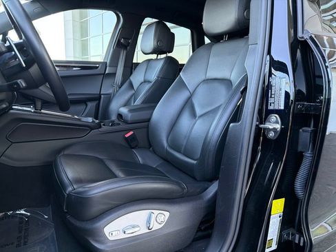 Used 2024 Porsche Macan AWD/4WD image 12