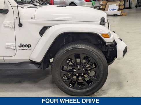 Used 2023 Jeep Gladiator Overland image 11