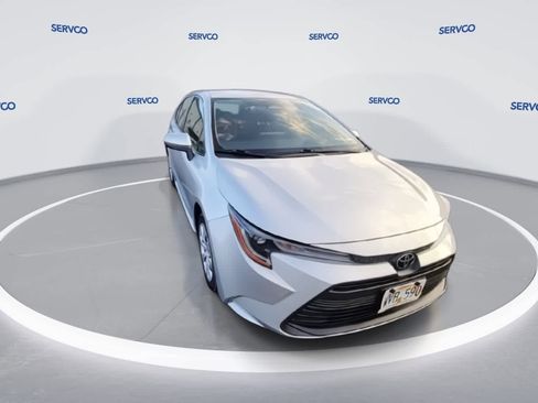 Used 2023 Toyota Corolla LE image 3