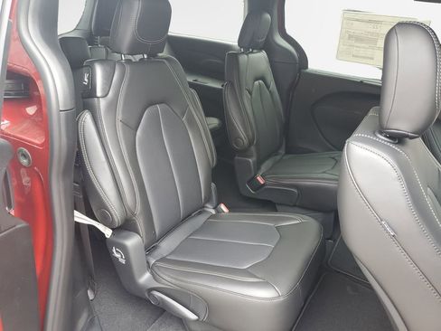 New 2026 Chrysler Pacifica Select FWD image 29