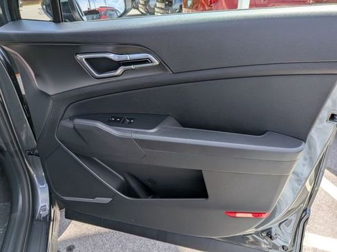 New 2026 Kia Sportage LX FWD image 24