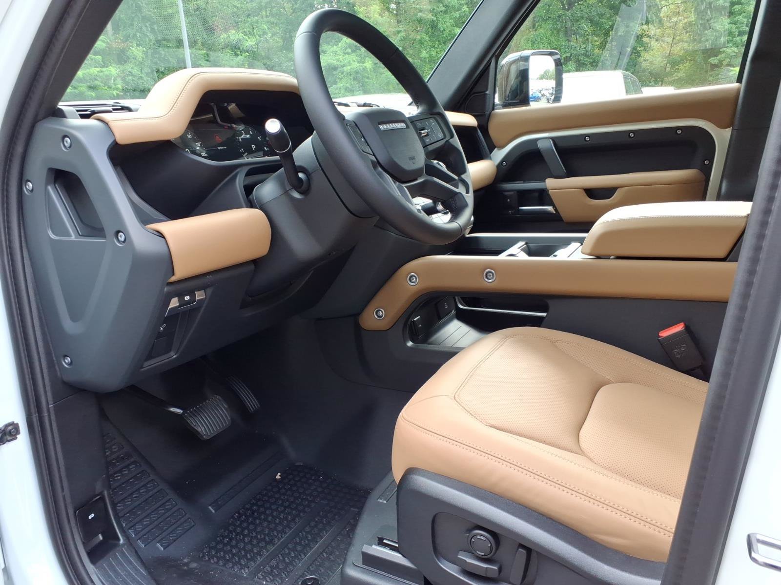 New 2026 Land Rover Defender 110 X-Dynamic SE AWD/4WD image 17