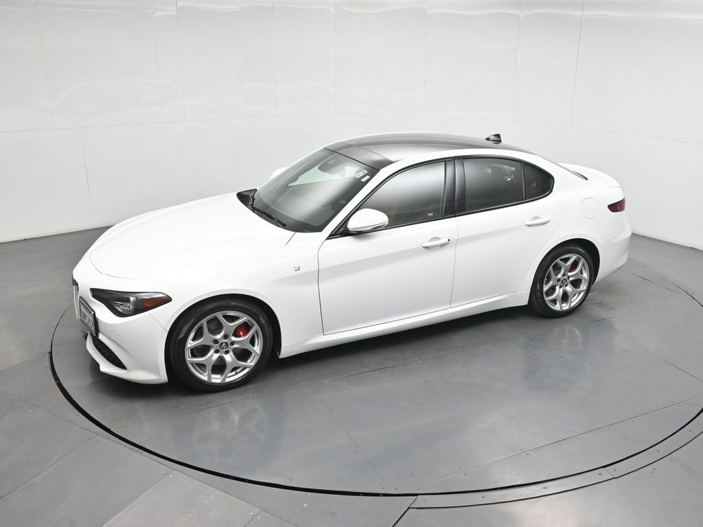 Used 2022 Alfa Romeo Giulia Ti RWD image 41