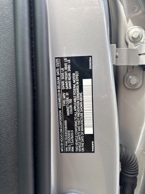 Certified 2025 Volvo XC40 B5 Plus AWD/4WD image 27