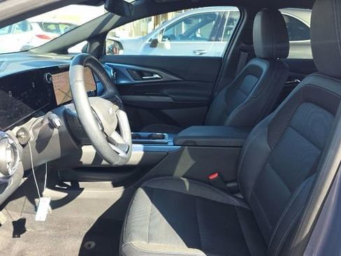 Used 2024 Chevrolet Equinox EV LT image 5