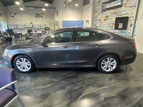 Used 2016 Chrysler 200 Limited FWD image 4