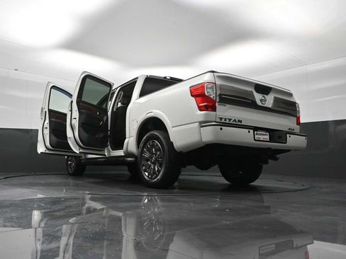 Used 2017 Nissan Titan Platinum Reserve image 35