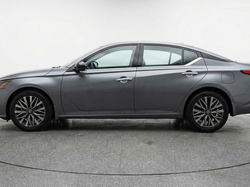 Used 2025 Nissan Altima 2.5 SV image 5