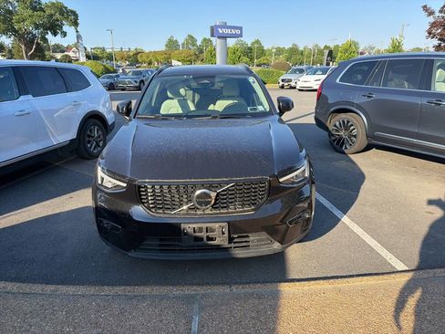 Used 2023 Volvo XC40 B5 Plus w/ Protection Package Premier AWD/4WD image 1