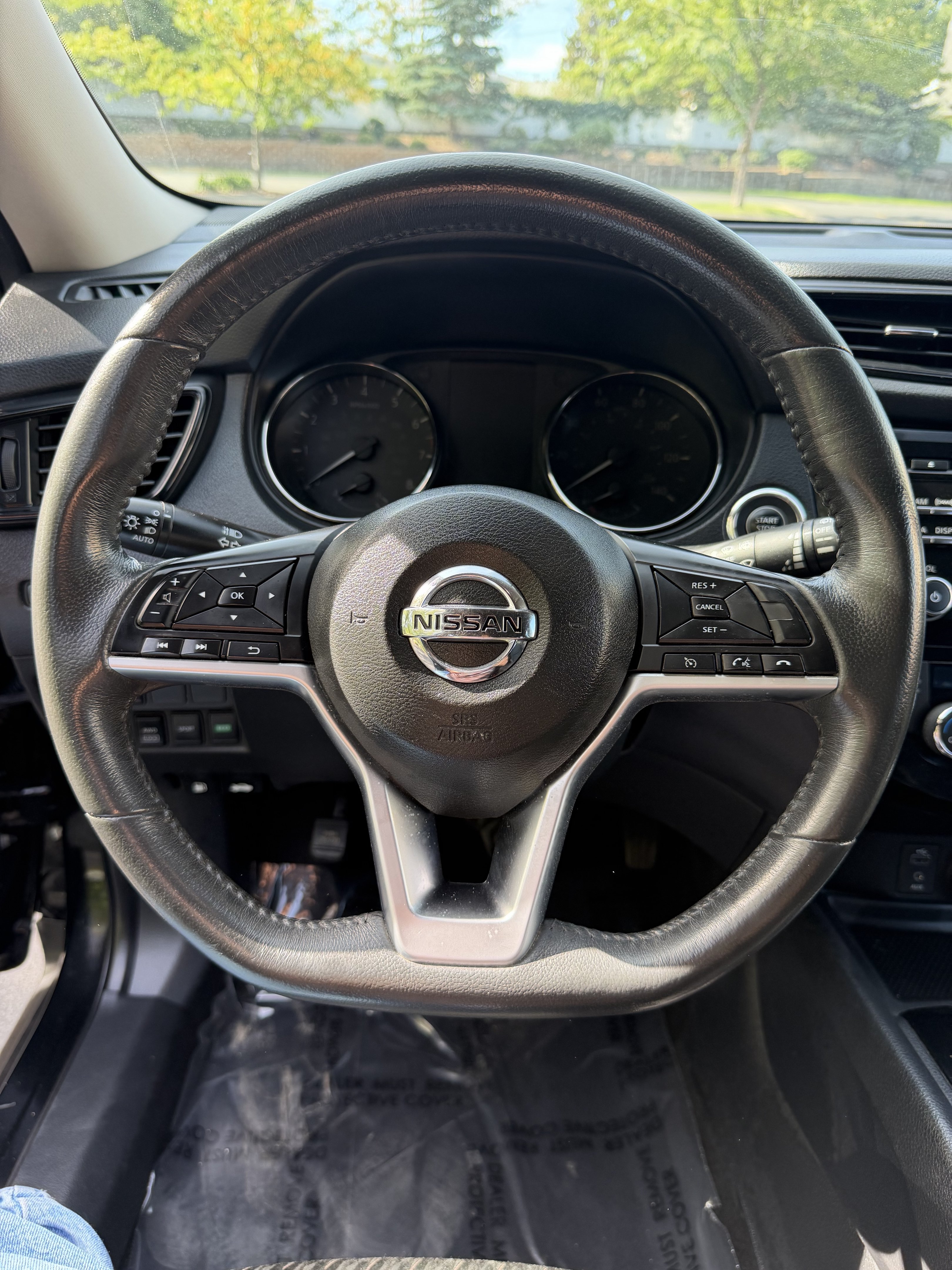 Used 2017 Nissan Rogue SV AWD/4WD image 22