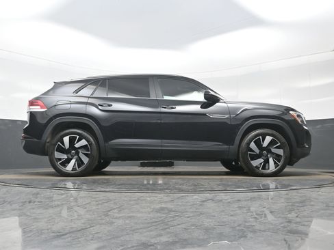Used 2024 Volkswagen Atlas Cross Sport SE image 31