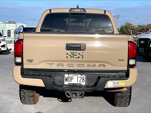 Used 2019 Toyota Tacoma TRD Sport AWD/4WD image 5
