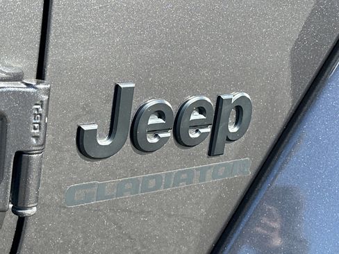 Used 2022 Jeep Gladiator Sport image 28