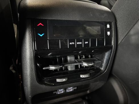 Used 2023 Jeep Grand Cherokee L Laredo image 35