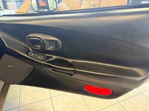 Used 1998 Chevrolet Corvette Convertible w/ Memory Pkg image 30