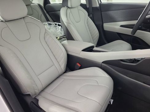 Certified 2025 Hyundai Elantra Limited image 25