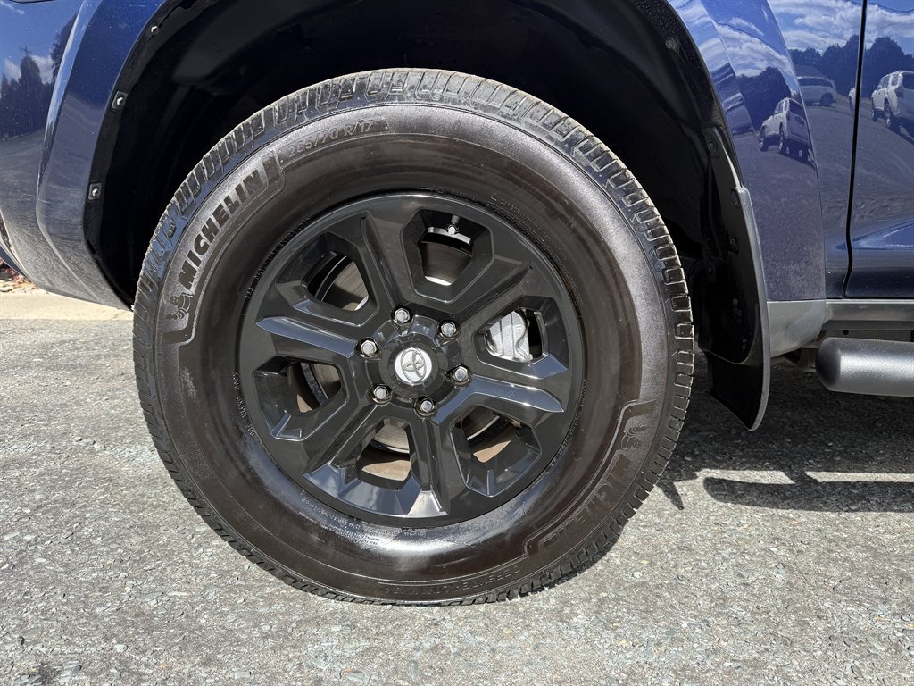 Used 2018 Toyota 4Runner SR5 Premium AWD/4WD image 7