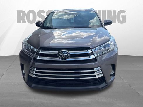 Used 2019 Toyota Highlander Limited Platinum image 2