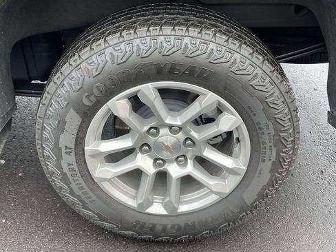 Used 2025 Chevrolet Silverado 1500 LT w/ Leather Package image 9