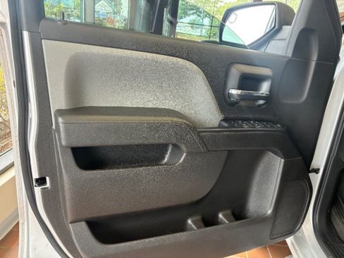 Used 2018 Chevrolet Silverado 1500 Custom w/ Custom Value Package RWD image 15