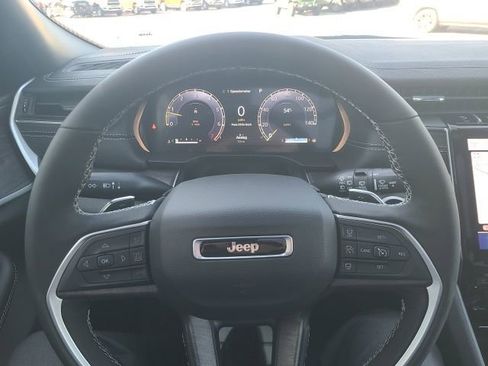 New 2025 Jeep Grand Cherokee Limited w/ Luxury Tech Group II image 13