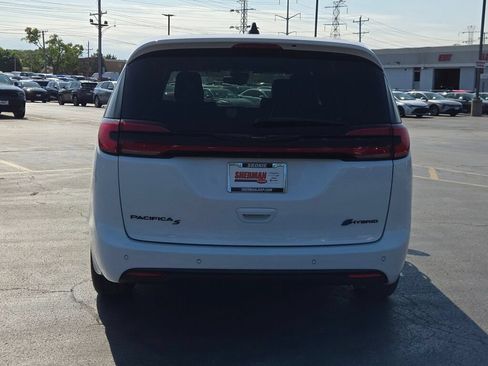 Certified 2024 Chrysler Pacifica Limited FWD image 21