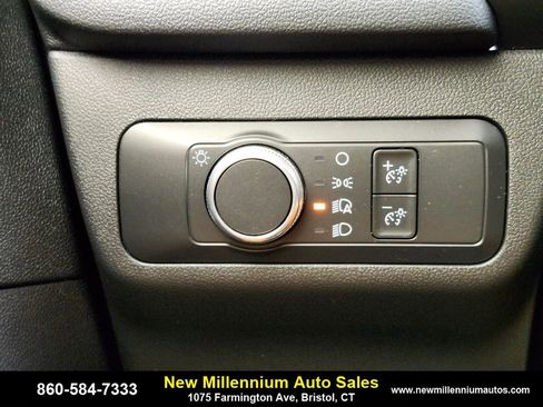 Used 2022 Ford Escape SE w/ Cold Weather Package image 22