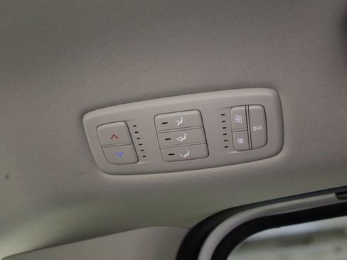 Used 2024 Kia Carnival LX image 32