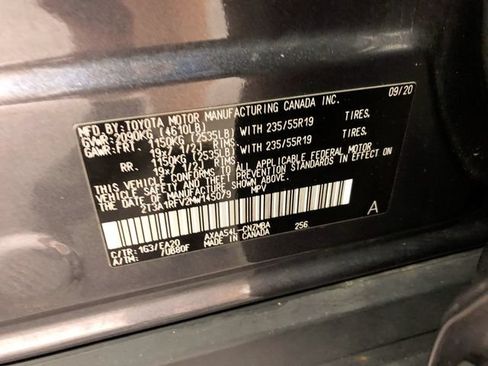 Used 2021 Toyota RAV4 XLE Premium AWD/4WD image 31