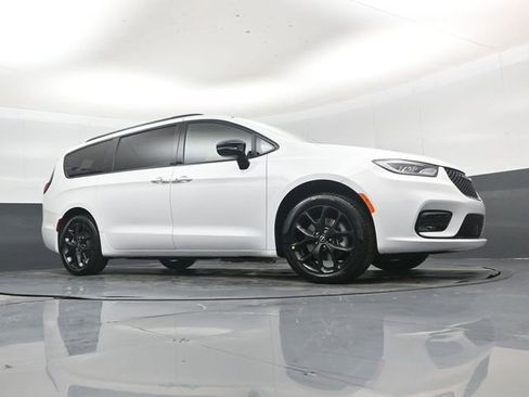 New 2026 Chrysler Pacifica Select image 38
