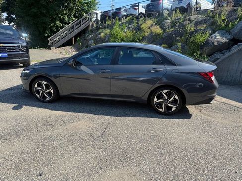 Used 2023 Hyundai Elantra SEL w/ Convenience Package FWD image 2