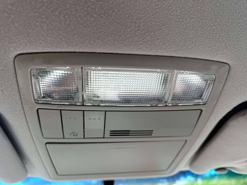 Used 2010 Toyota Camry Hybrid FWD image 30