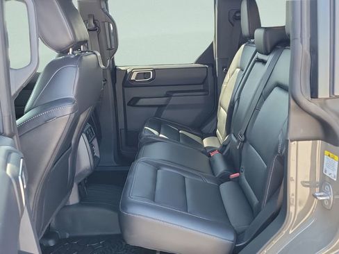 Used 2025 Ford Bronco Outer Banks AWD/4WD image 10