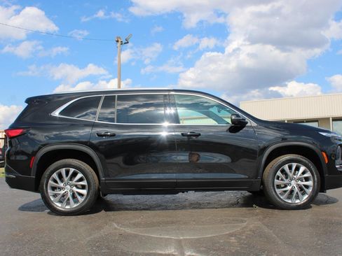 Used 2025 Buick Enclave Preferred FWD image 3