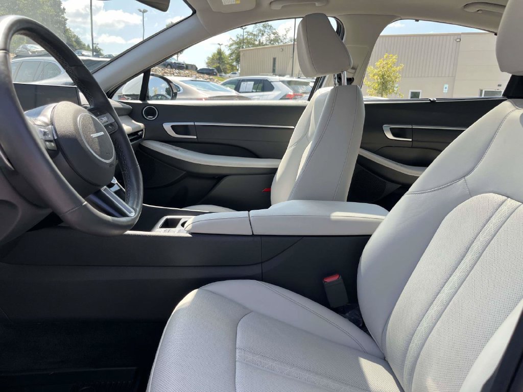 Certified 2025 Hyundai Sonata Limited FWD image 18
