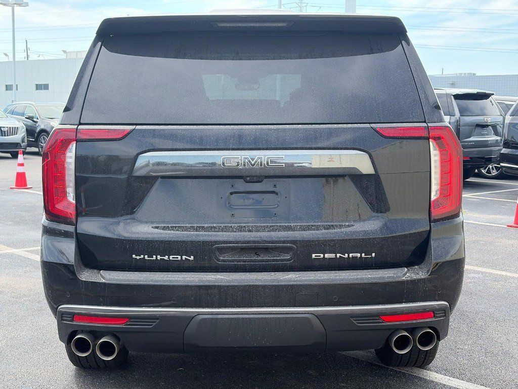 Used 2023 GMC Yukon XL Denali Ultimate AWD/4WD image 3