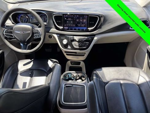 Used 2023 Chrysler Pacifica Touring-L FWD image 29
