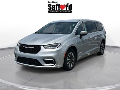 Used 2023 Chrysler Pacifica Touring-L