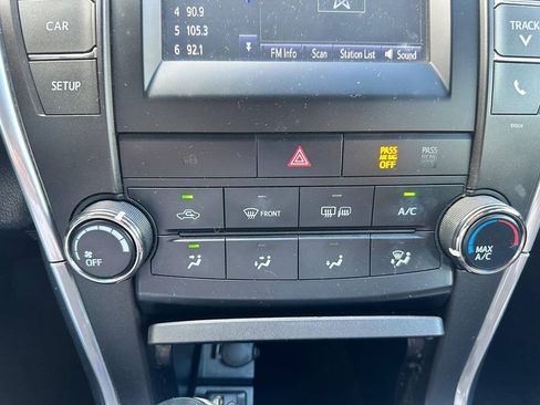 Used 2017 Toyota Camry SE FWD image 6