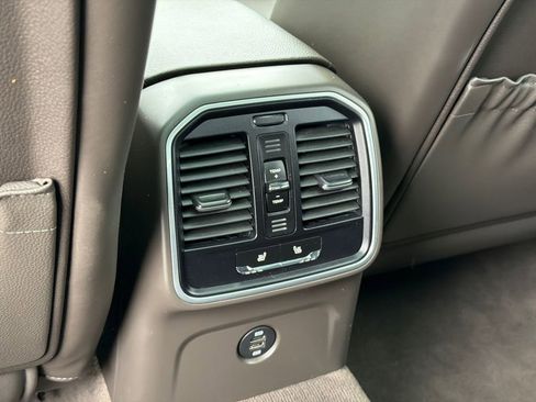 Used 2018 Porsche Macan image 16