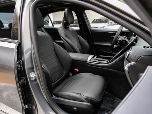 Used 2025 Mercedes-Benz C 300 4MATIC Sedan image 33