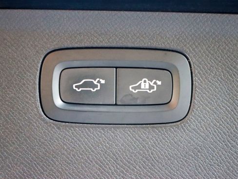 Used 2018 Volvo XC90 T6 R-Design w/ Convenience Package image 30