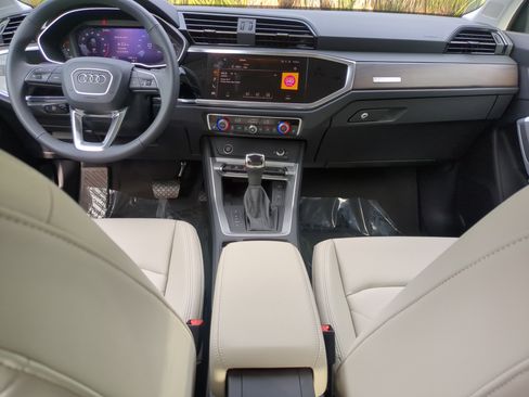 New 2025 Audi Q3 2.0T Premium image 14