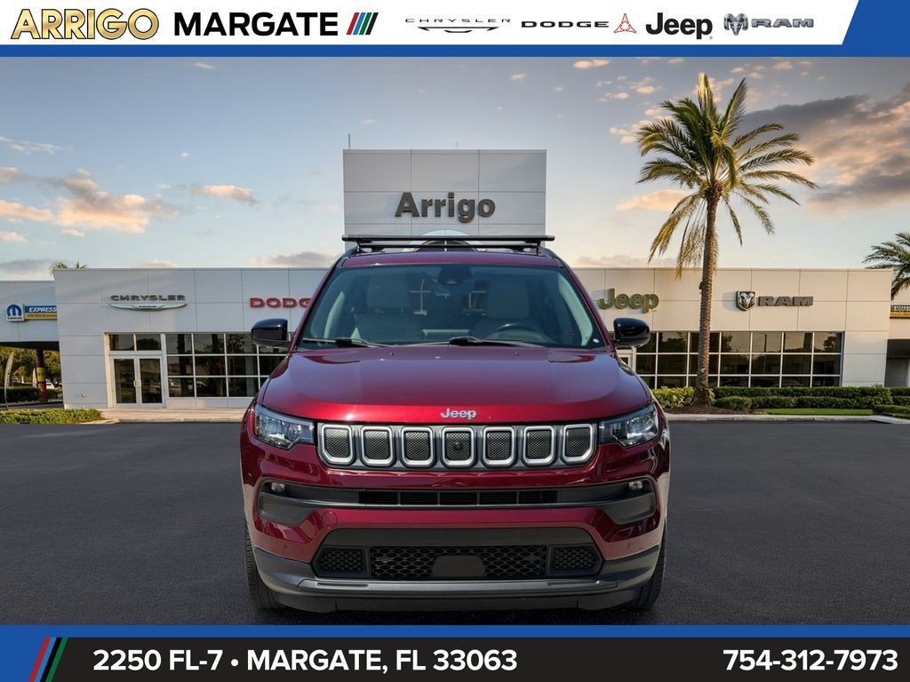 Used 2022 Jeep Compass Latitude w/ Convenience Group FWD image 2