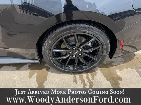 Used 2025 Ford Mustang Coupe RWD image 4