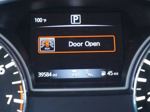 Used 2018 Nissan Pathfinder SL w/ Midnight Edition Package FWD image 3