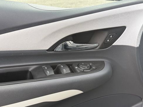 Used 2020 Chevrolet Bolt LT image 9