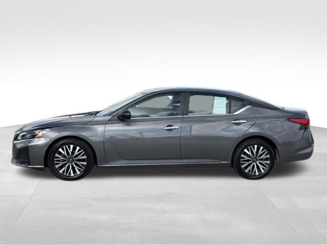 Used 2025 Nissan Altima 2.5 SV FWD image 2