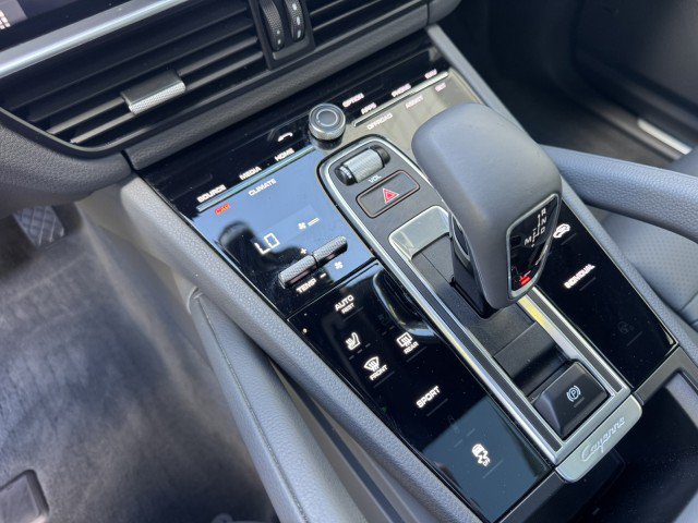 Used 2020 Porsche Cayenne AWD/4WD image 24