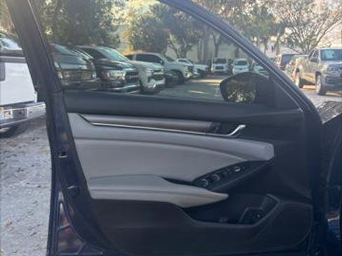 Used 2019 Honda Accord LX image 14
